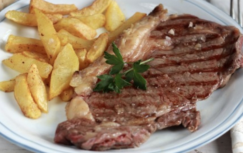 BISTEC A LA PLANCHA  CON PATATAS FRITAS