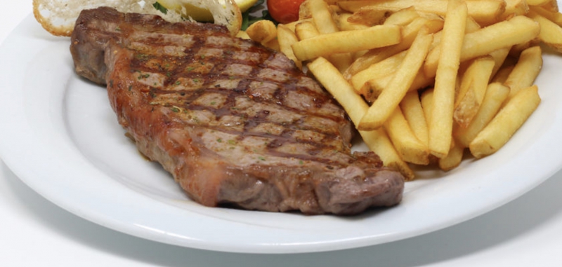 ENTRECOT A LA BRASA  CON PATATAS FRITAS 