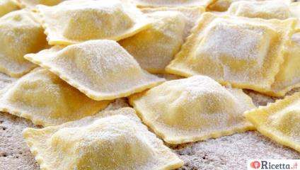 Tortelloni rellenos de espinacas y ricotta