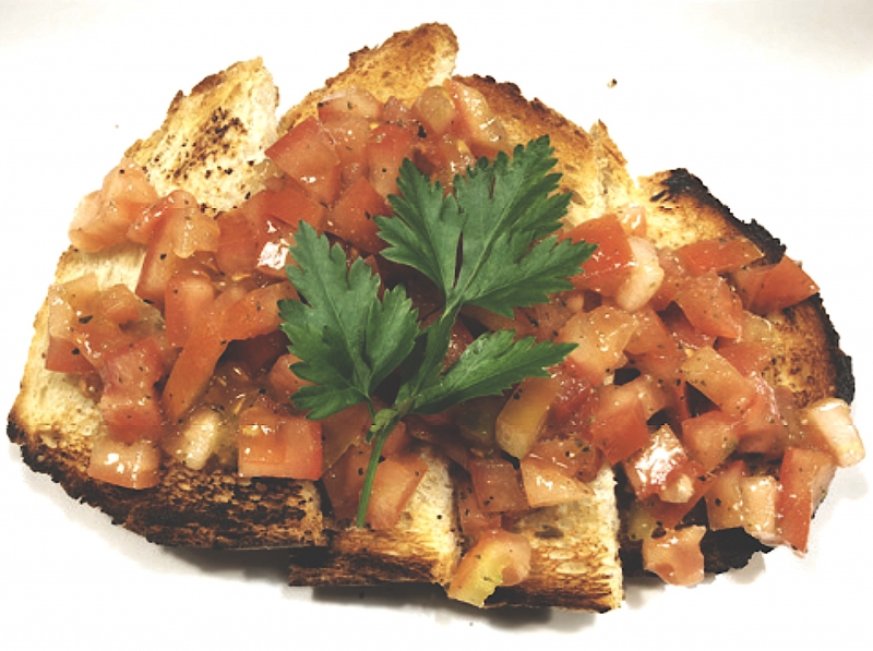 TOSTADA CON TOMATE, AJO Y PESTO