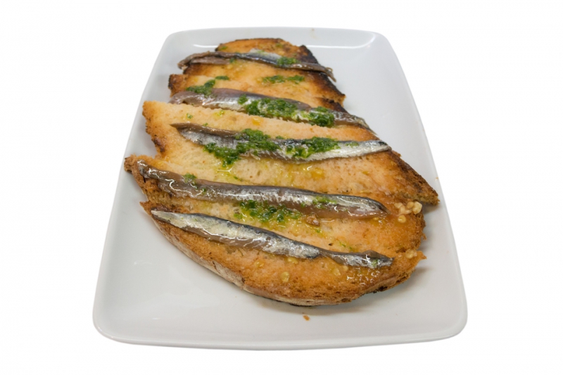 TOSTADAS CON  ANCHOAS 