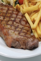 ENTRECOT A LA BRASA  CON PATATAS FRITAS 